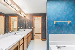 906 Southmoor Cir NE, Canton, OH 44721 - Photo 37