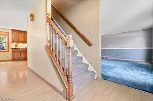 2329 Oakpoint Dr, Akron, OH 44321 - Photo 3