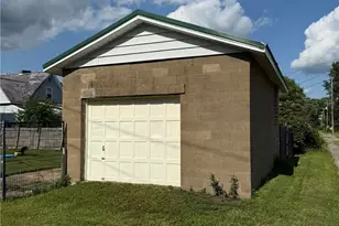 426 W 4th St, Uhrichsville, OH 44683 - Photo 13