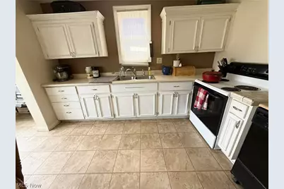 426 W 4th Street, Uhrichsville, OH 44683 - Photo 3