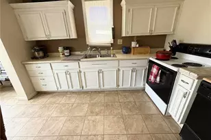 426 W 4th St, Uhrichsville, OH 44683 - Photo 3