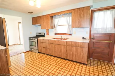 815 W Shore Blvd, Sheffield Lake, OH 44054 - Photo 5