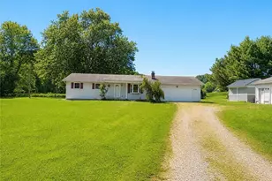 9754 Stonecreek Rd, Newcomerstown, OH 43832 - Photo 3