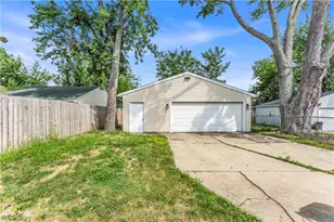 30021 Robert St, Wickliffe, OH 44092 - Photo 25