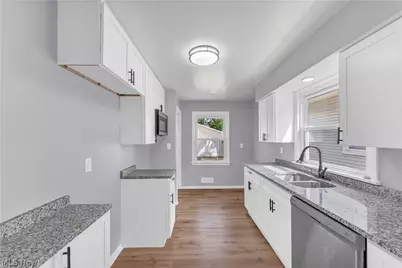 30021 Robert Street, Wickliffe, OH 44092 - Photo 9