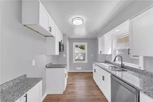 30021 Robert St, Wickliffe, OH 44092 - Photo 9