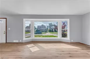 30021 Robert St, Wickliffe, OH 44092 - Photo 3