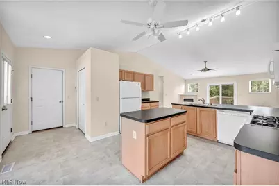 1024 Saint Michaels Way, Madison, OH 44057 - Photo 5