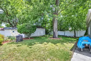 375 Olive St, Elyria, OH 44035 - Photo 9