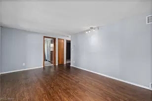 2886 Grant St, Lorain, OH 44052 - Photo 3