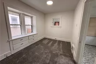 689 Brown St, Akron, OH 44311 - Photo 3