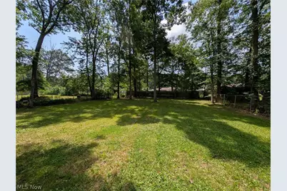 18015 Hillcrest Drive, Lake Milton, OH 44429 - Photo 13