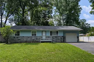 18015 Hillcrest Dr, Lake Milton, OH 44429 - Photo 3