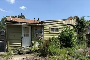 2017 Willowrow Ave NE, Canton, OH 44705 - Photo 3