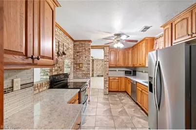 7434 Fenton Road NW, South Bloomfield, OH 44450 - Photo 3