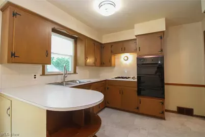 2497 Rosewae Drive, Youngstown, OH 44511 - Photo 7