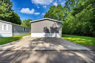 285 Westwoods, Amherst, OH 44001 - Photo 3