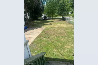 313 W 3rd Street, Uhrichsville, OH 44683 - Photo 3