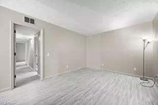 32633 Woodridge Ct, North Ridgeville, OH 44039 - Photo 21