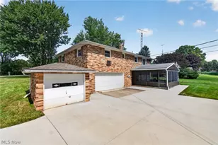 8494 E Wadora Cir NW, North Canton, OH 44720 - Photo 5