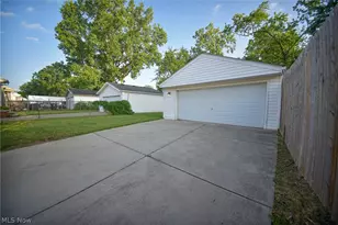 18400 Rockland Ave, Loveland, OH 44135 - Photo 39