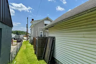 402 E Marietta St Manor, Woodsfield, OH 43793 - Photo 9