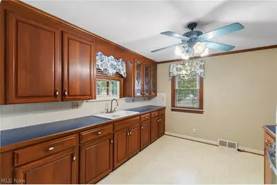1904 Lincoln Way E, Massillon, OH 44646 - Photo 9