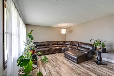 13452 Sunflower Avenue NW, Mogadore, OH 44260 - Photo 5