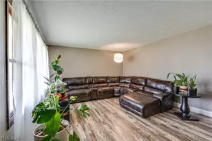 13452 Sunflower Ave NW, Mogadore, OH 44260 - Photo 5