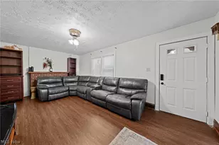 819 Keeney St, Akron, OH 44310 - Photo 9