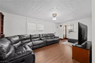 819 Keeney St, Akron, OH 44310 - Photo 11
