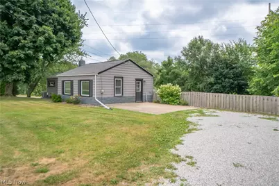 1621 Hankins Road NE, Massillon, OH 44646 - Photo 3