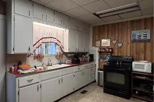 332 N 12th St, Coshocton, OH 43812 - Photo 5