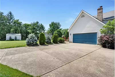 3053 Chablis Lane, Youngstown, OH 44514 - Photo 45