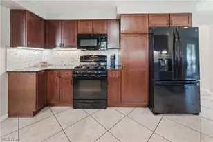 1251 Grenada Dr NE, Canton, OH 44714 - Photo 17