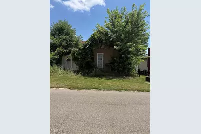 311 McConnell Street, Uhrichsville, OH 44683 - Photo 1