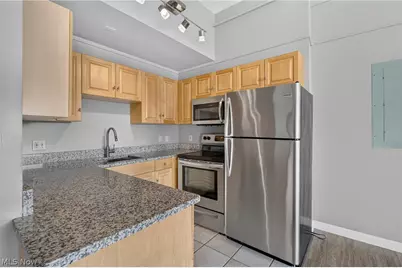 1900 Euclid Avenue #404, Loveland, OH 44115 - Photo 7