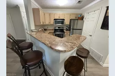1411 Buckingham Gate Boulevard, Cuyahoga Falls, OH 44221 - Photo 11