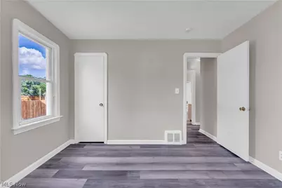 13702 Wainstead Avenue, Loveland, OH 44111 - Photo 9