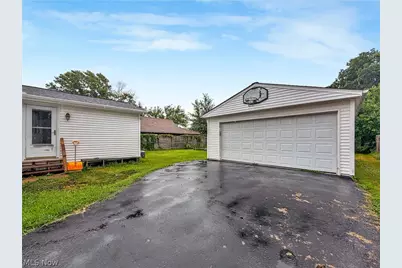 34502 Beach Park Drive, Eastlake, OH 44095 - Photo 17