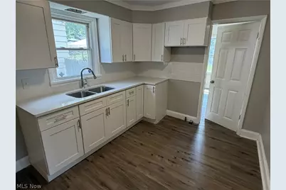 8602 Jeffries Avenue, Loveland, OH 44105 - Photo 11