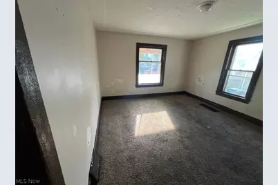2407 Livingston Avenue, Lorain, OH 44052 - Photo 7