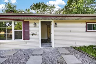 2476 Amberly Dr, Youngstown, OH 44511 - Photo 5