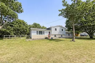 831 N Crestline St, Crestline, OH 44827 - Photo 1