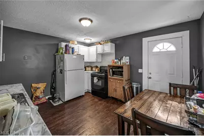 228 Gates, Elyria, OH 44035 - Photo 7