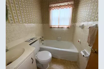 142 N Main Street N, Youngstown, OH 44515 - Photo 9