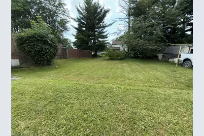 142 N Main Street N, Youngstown, OH 44515 - Photo 13
