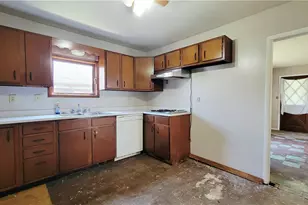 603 Poplar Ave, Williamstown, WV 26187 - Photo 9