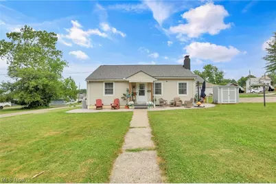425 Taylor Street, Zanesville, OH 43701 - Photo 1