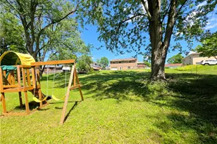 329 Thomas St, Wintersville, OH 43953 - Photo 5